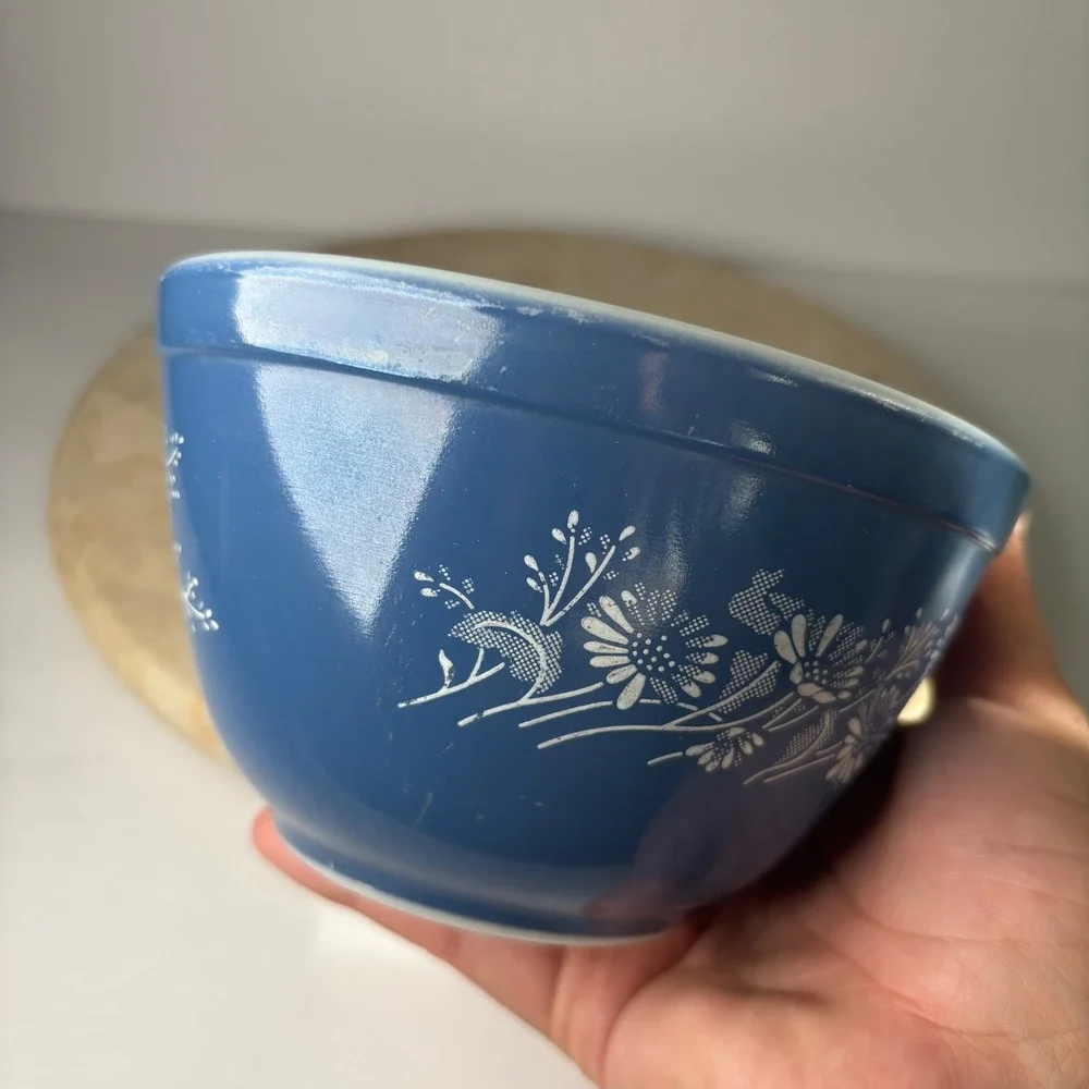 Pyrex Mixing Bowl 1.5 Pint Blue Colonial Mist 401 Vintage Floral Milk Glass - Picture 7 of 10